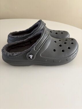 Crocs Grey Classic Lined Clogs shoes men’s 6 women’s 8 EUC